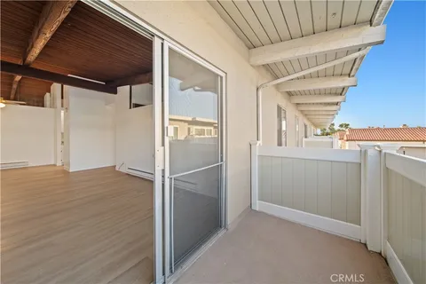$475,000 | 23930 Los Codona Avenue, Unit 204, Torrance, CA 90505