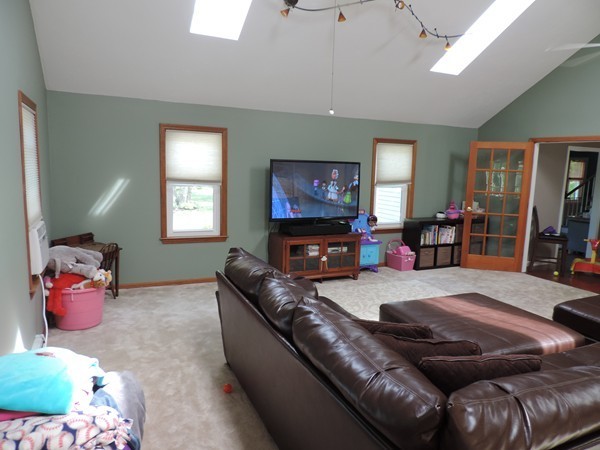 182 Nashua Road Pepperell, MA 01463 - Photo 4 of 29 Gallery Image 4