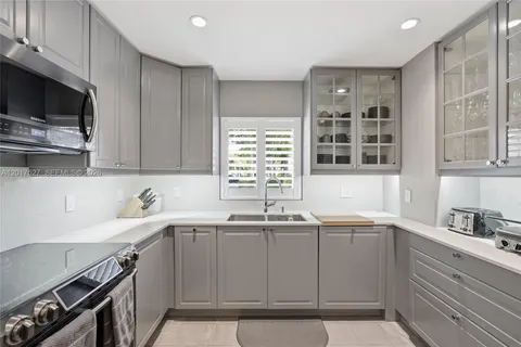 $730,000 | 4002 South Cypress Lane, Unit P17, Pompano Beach, FL 33069