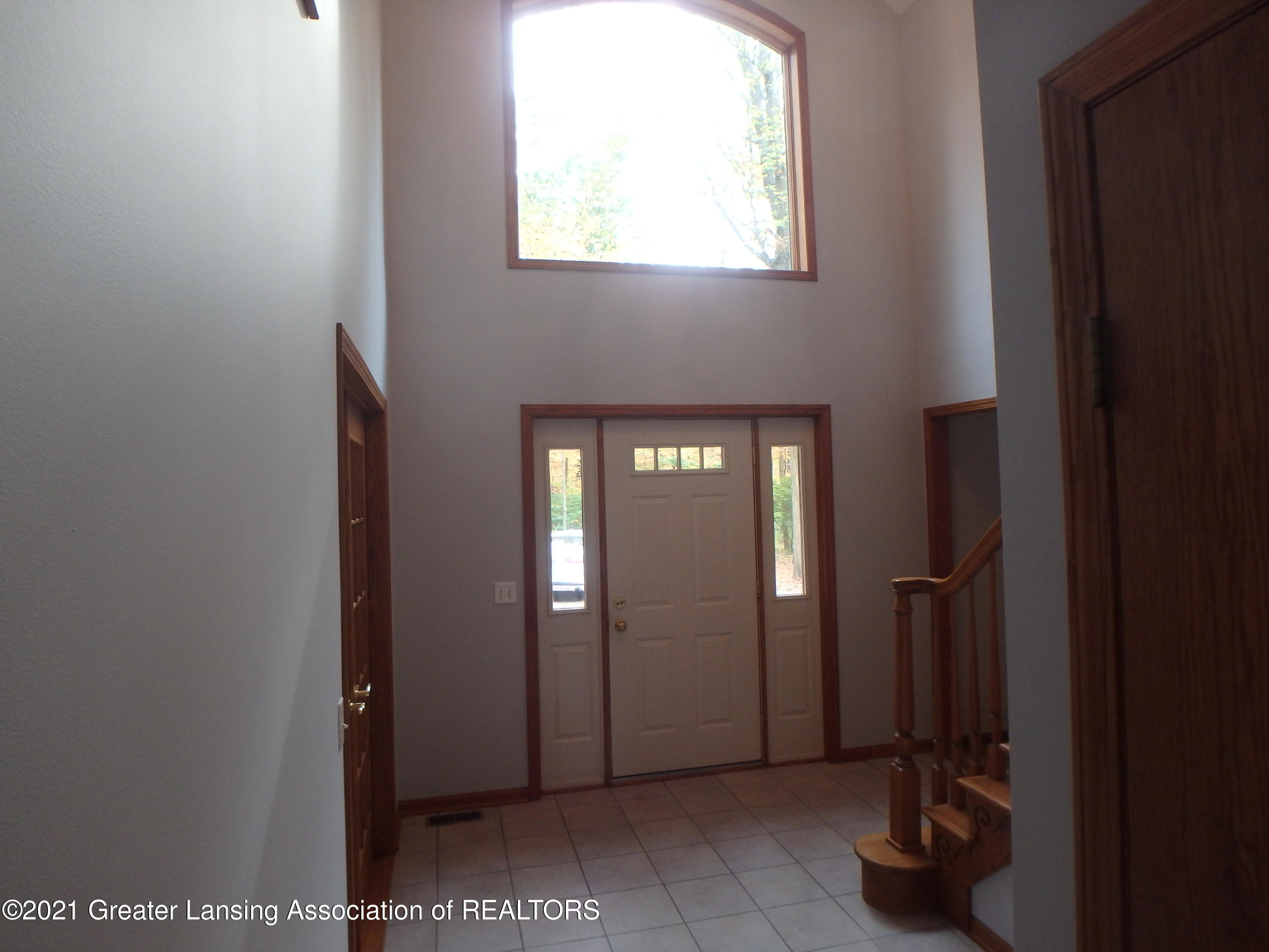 2565 Narrow Lake Road Charlotte, MI 48813 - Photo 9 of 63 Tiled foyer w cathedral ceiling