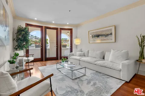 $1,049,000 | 10364 Almayo Avenue, Unit 305, Los Angeles, CA 90064