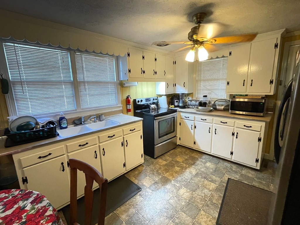 1364 Tram Road Mount Olive, NC 28365 - Photo 3 of 10 Gallery Image 3
