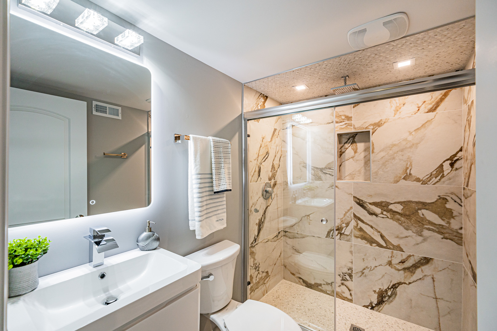 1621 South Grace Avenue Park Ridge, IL 60068 - Photo 25 of 29 a bathroom with a double vanity sink toilet and shower