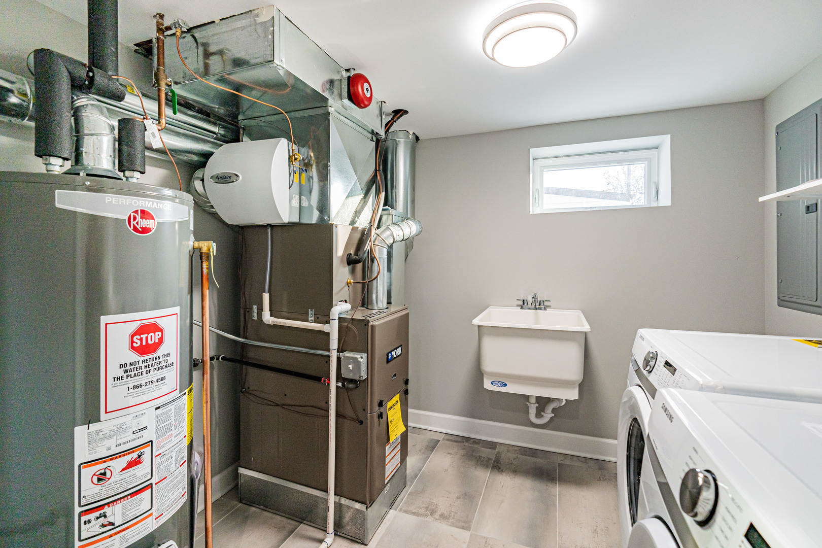 1621 South Grace Avenue Park Ridge, IL 60068 - Photo 26 of 29 a storage room with washer and dryer