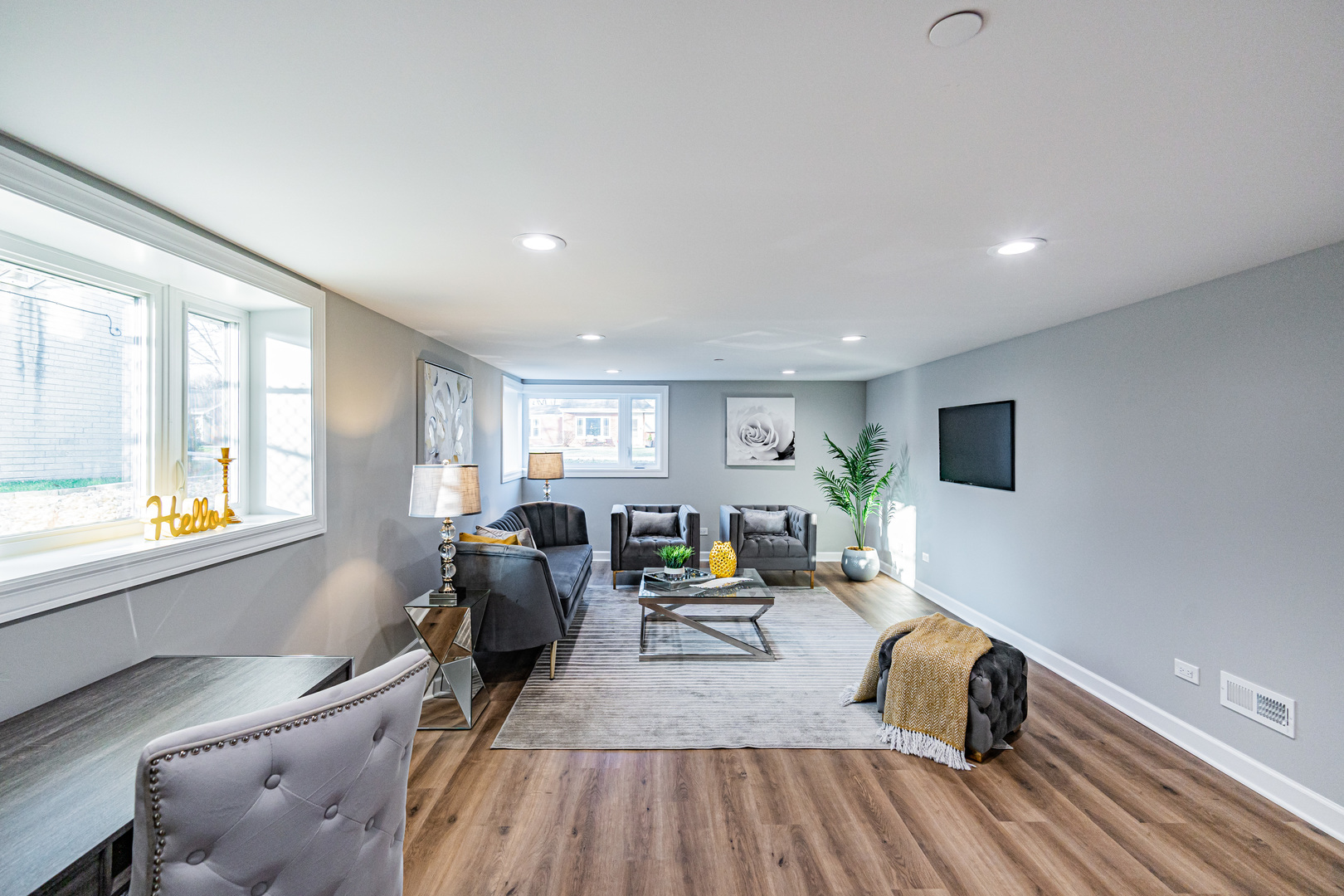 1621 South Grace Avenue Park Ridge, IL 60068 - Photo 27 of 29 a living room with furniture and a wooden floor