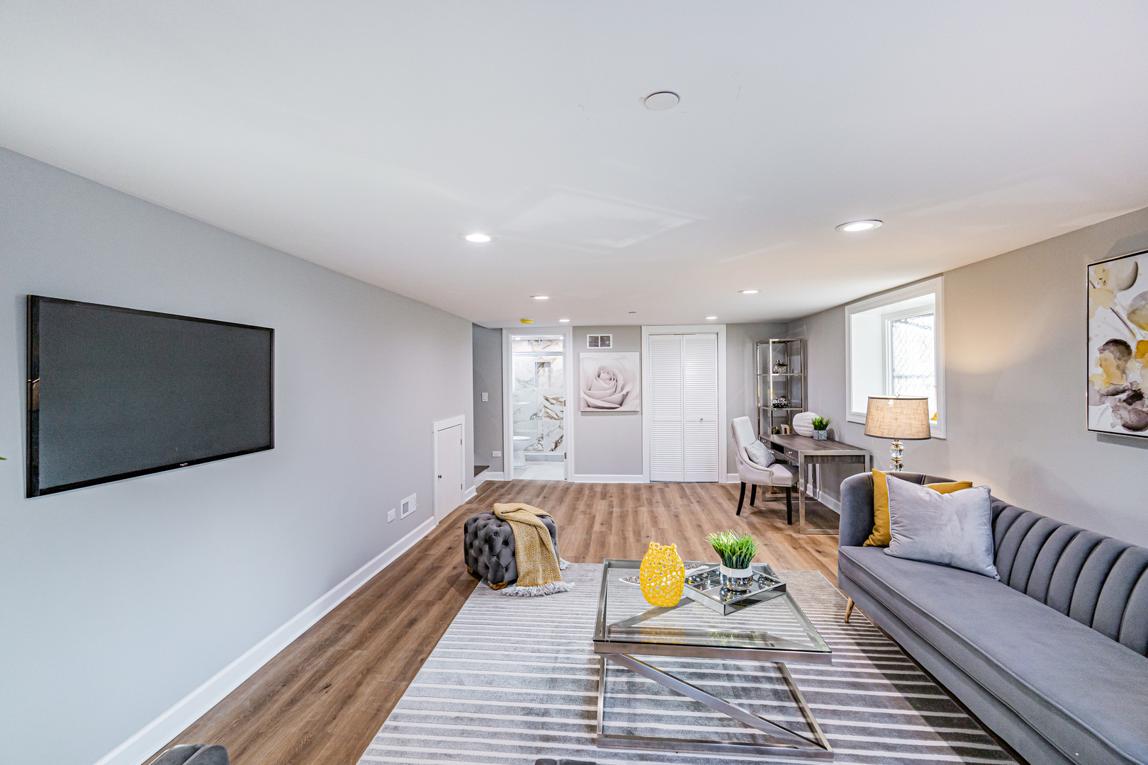 1621 South Grace Avenue Park Ridge, IL 60068 - Photo 28 of 29 a living room with furniture and a flat screen tv
