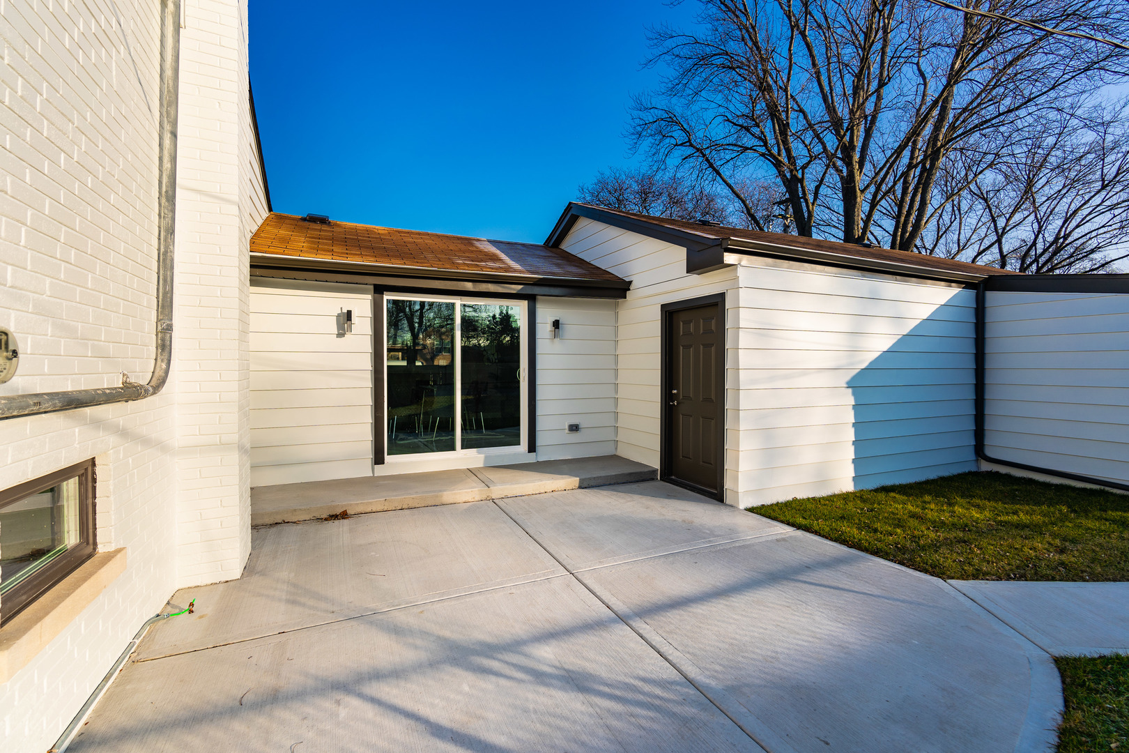 1621 South Grace Avenue Park Ridge, IL 60068 - Photo 29 of 29 a view of a house with a small yard and wooden fence