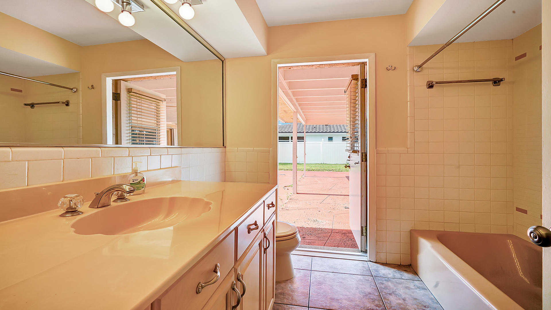 2970 Cadiz Road Boca Raton, FL 33432 - Photo 27 of 33 Cabana Bath