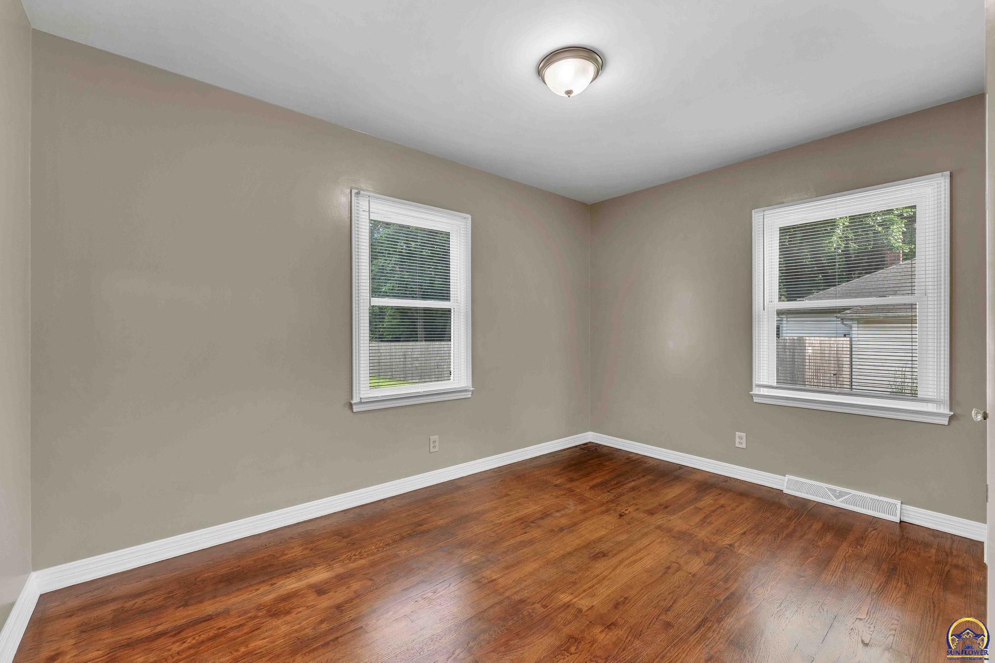 2212 Southwest Burnett Road Topeka, KS 66614 - Photo 22 of 37