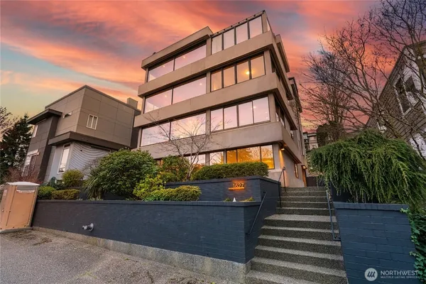 $685,000 | 1627 California Avenue Southwest, Unit 4, Seattle, WA 98116