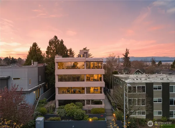 $685,000 | 1627 California Avenue Southwest, Unit 4, Seattle, WA 98116