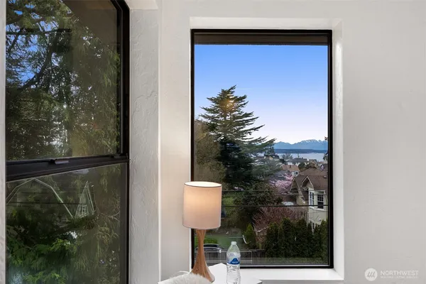 $685,000 | 1627 California Avenue Southwest, Unit 4, Seattle, WA 98116