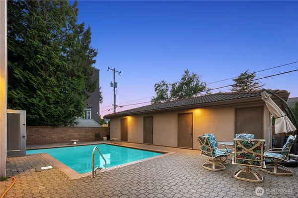 $685,000 | 1627 California Avenue Southwest, Unit 4, Seattle, WA 98116