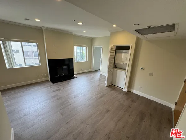 $3,200 | 1804 Camden Avenue, Unit 203, Los Angeles, CA 90025