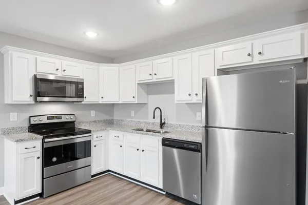 $1,450 | 580 Heritage Pointe Drive, Unit 105, Clarksville, TN 37042
