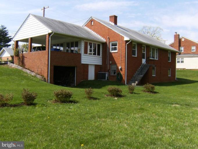 1046 Braxton Road Front Royal, VA 22630 - Photo 2 of 9 Exterior (Rear)