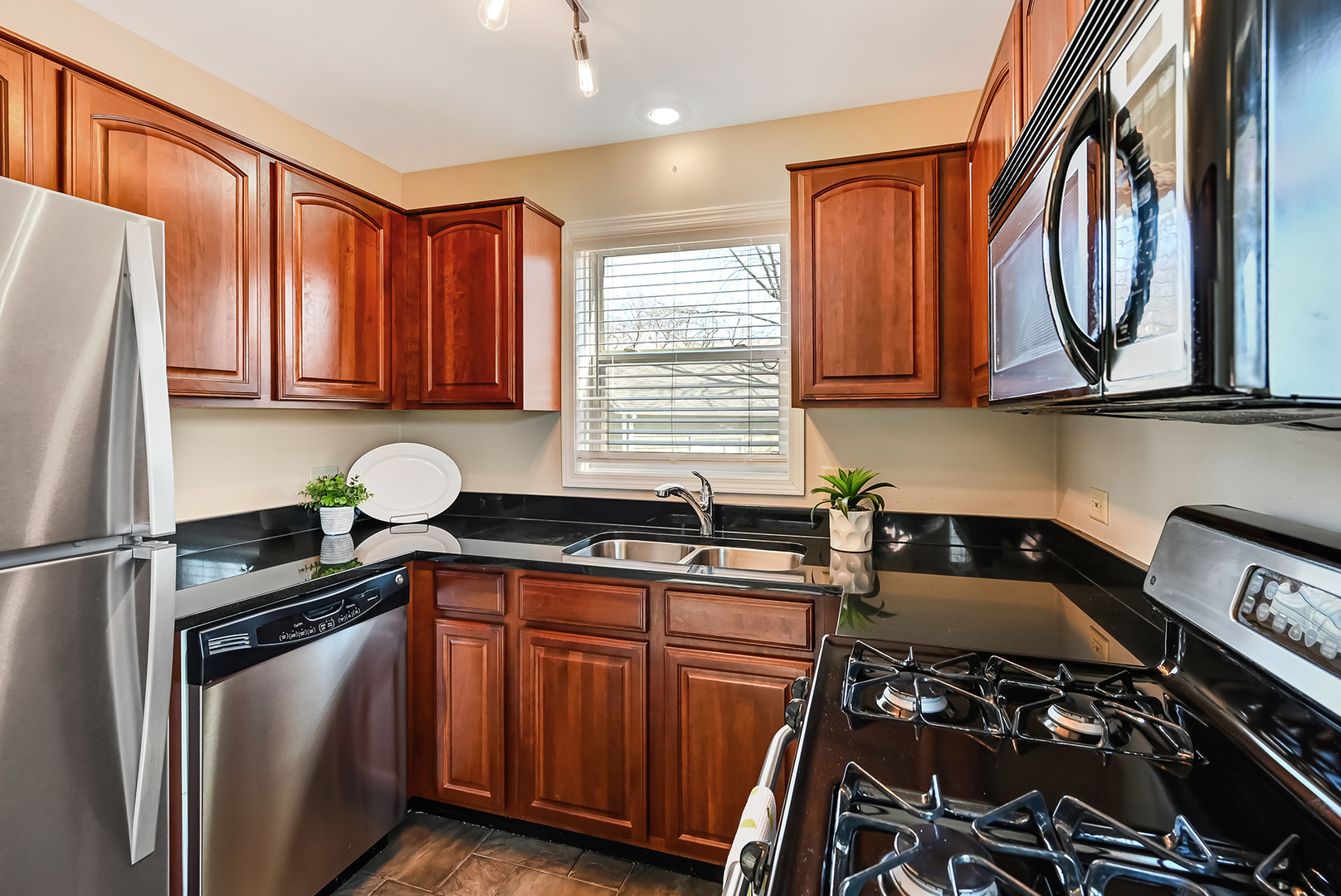 1312 McDowell Road, Unit 102 Naperville, IL 60563 - Photo 8 of 20