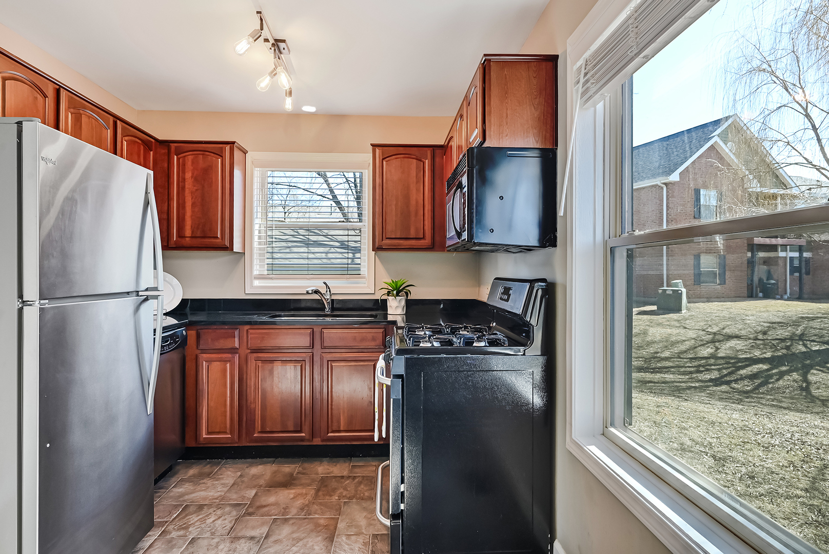 1312 McDowell Road, Unit 102 Naperville, IL 60563 - Photo 9 of 20