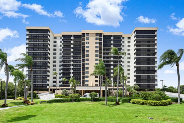 $8,000 | 3420 South Ocean Boulevard, Unit 14X, Highland Beach, FL 33487