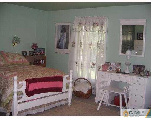108 Dey Road Cranbury, NJ 08512 - Photo 5 of 10 Gallery Image 5
