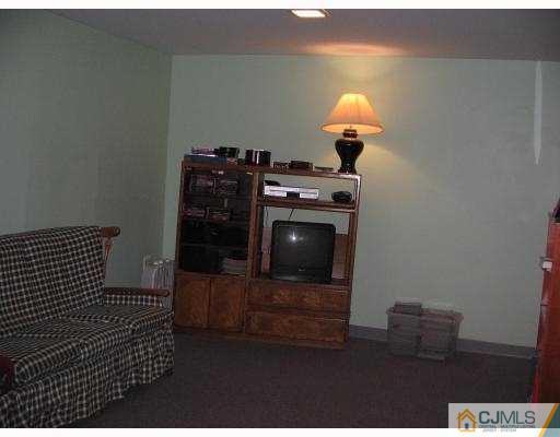 108 Dey Road Cranbury, NJ 08512 - Photo 8 of 10 Gallery Image 8