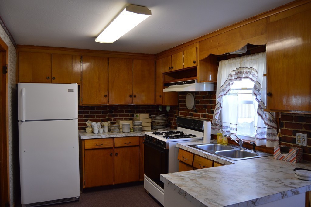 100 Mandalay Road Chicopee, MA 01020 - Photo 9 of 19 Gallery Image 9