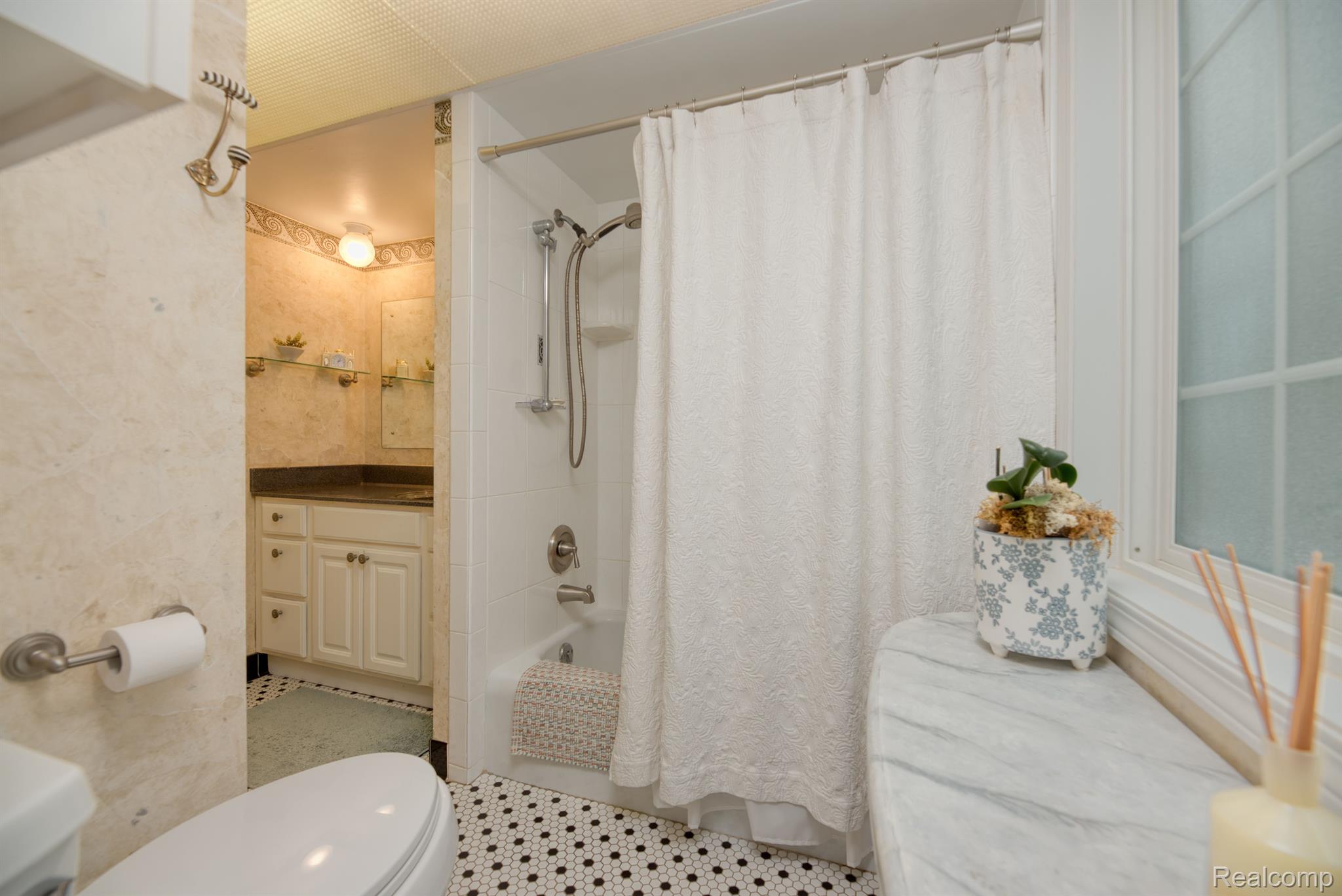11342 Denton Hill Road Fenton, MI 48430 - Photo 15 of 29 Full Bath 1 upper