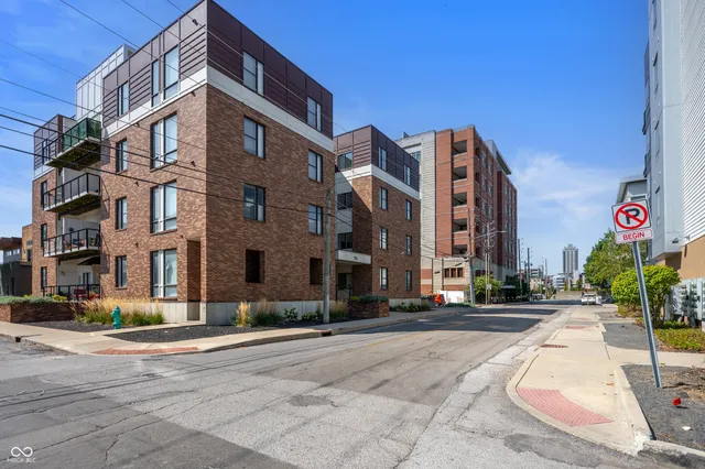 $299,900 | 721 East North Street, Unit 1C, Indianapolis, IN 46202