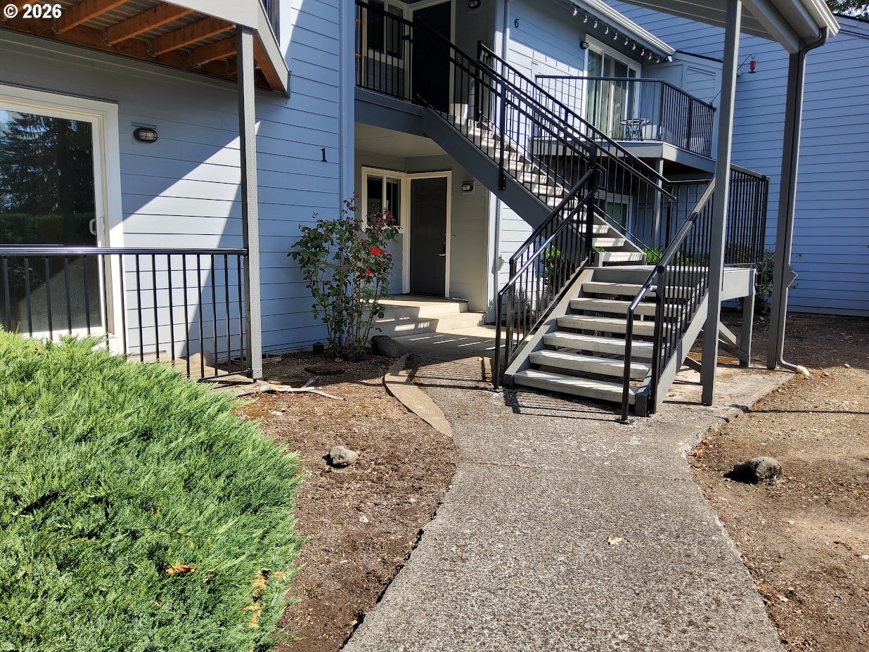 1040 Columbia Ridge Drive, Unit 2 Vancouver, WA 98664 - Photo 2 of 32 Gallery Image 2