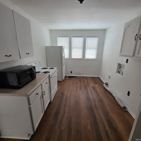 $114,900 | 1701 North Grand Avenue, Connersville, IN 47331