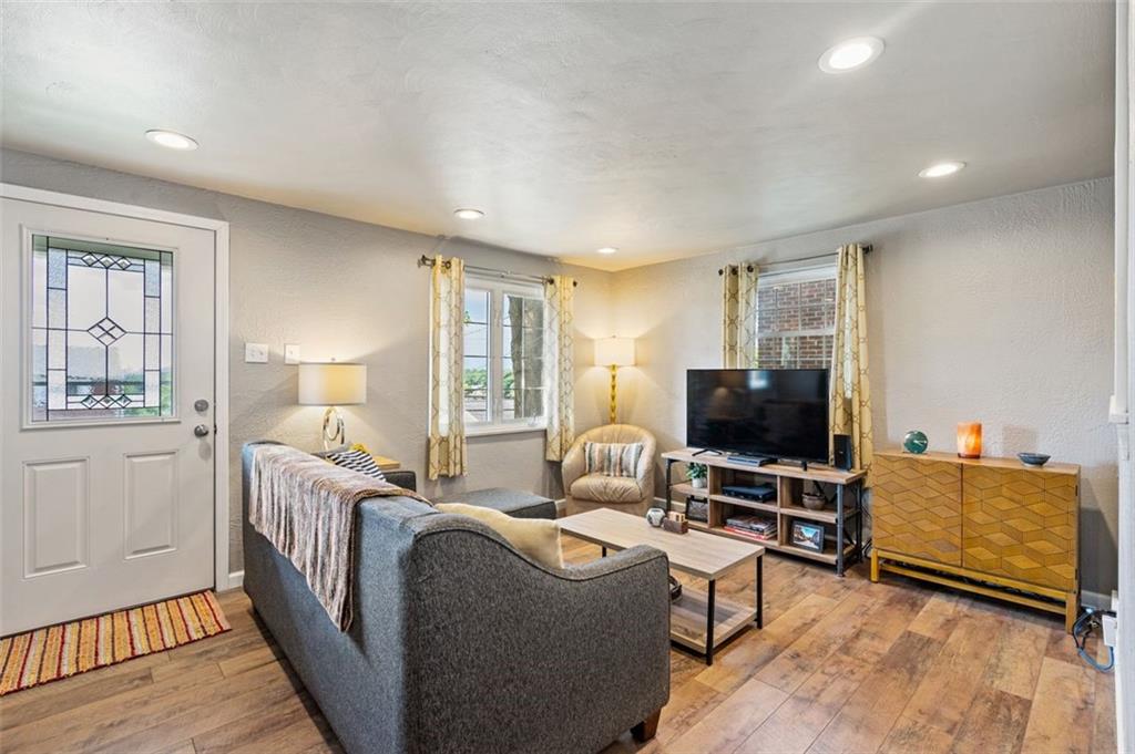 4141 Beehner Road Pittsburgh, PA 15217 - Photo 3 of 25 Gallery Image 3