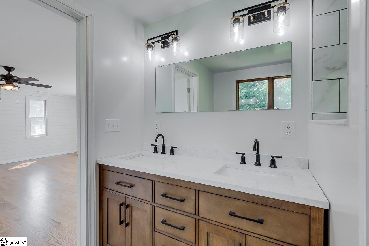 402 South Parker Road Greenville, SC 29609 - Photo 14 of 31