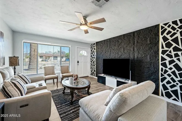 $529,000 | 8050 North 11th Place, Phoenix, AZ 85020