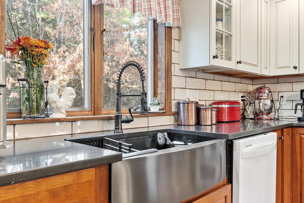 31 Old Battery Road Townsend, MA 01474 - Photo 7 of 42