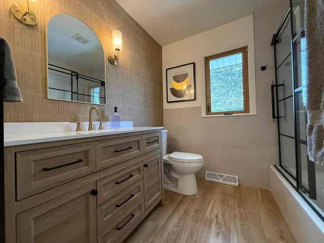 $6,000 | 3121 North 105th Street, Wauwatosa, WI 53222