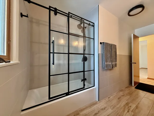 $6,000 | 3121 North 105th Street, Wauwatosa, WI 53222