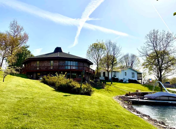 $465,000 | 825 Poplar Drive, Petersburg, IL 62675