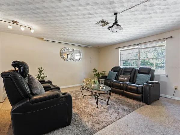 $280,000 | 613 South Willow Avenue, Avon Park, FL 33825