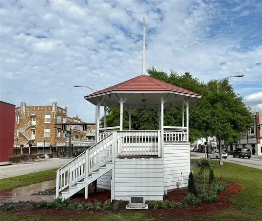 $280,000 | 613 South Willow Avenue, Avon Park, FL 33825