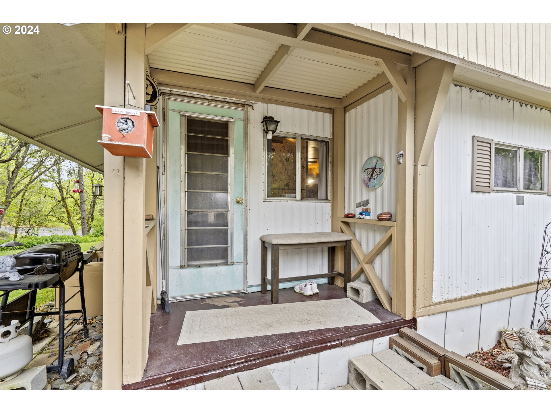 403 Azalea Drive Grants Pass, OR 97526 - Photo 15 of 17 a front view of a house with a balcony