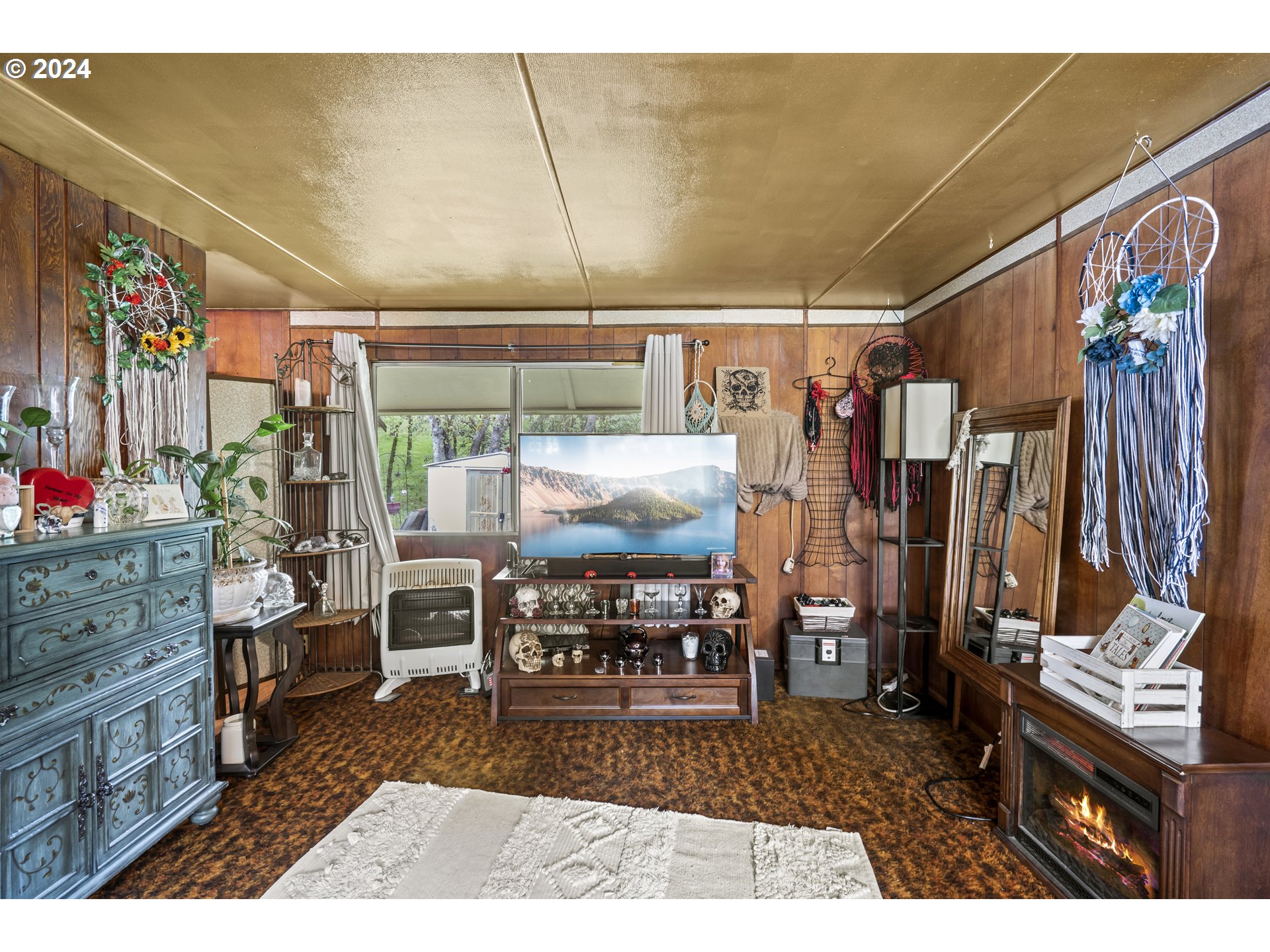 403 Azalea Drive Grants Pass, OR 97526 - Photo 2 of 17 a view of living room with furniture and a rug