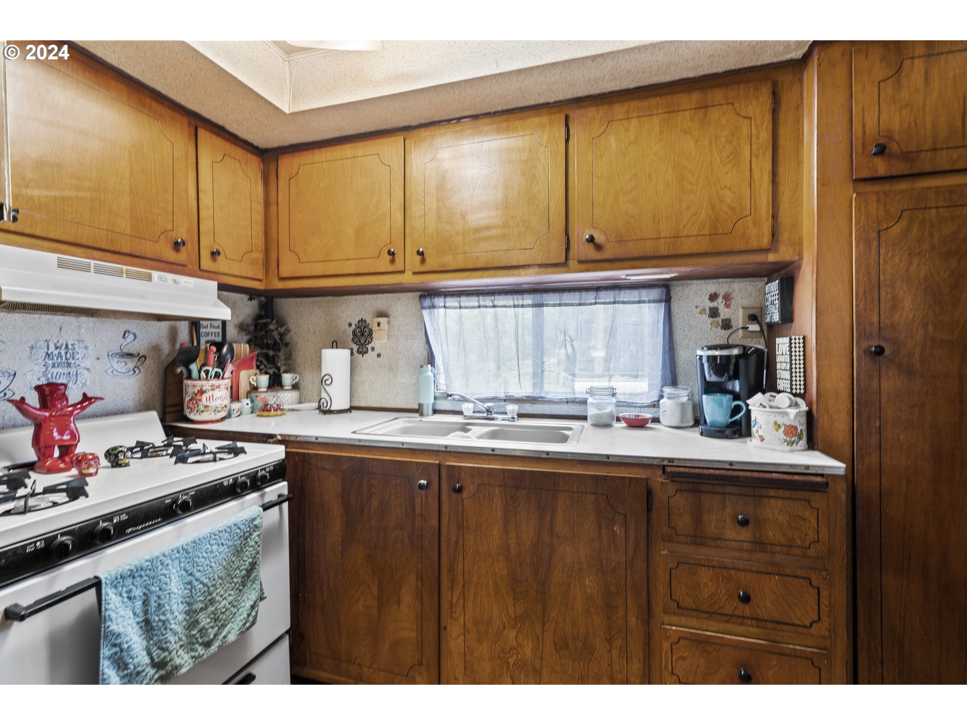 403 Azalea Drive Grants Pass, OR 97526 - Photo 6 of 17 a kitchen with kitchen island granite countertop a sink cabinets and stainless steel appliances