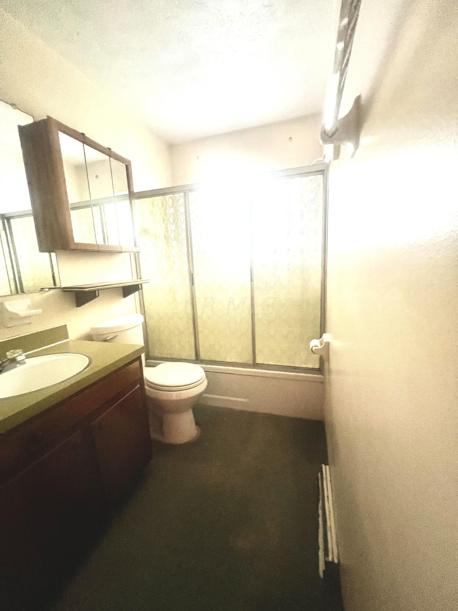 2791 Maywood Road Columbus, OH 43232 - Photo 10 of 20 Full Bath