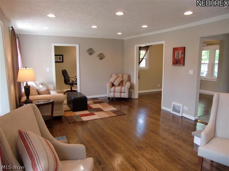 3877 Montevista Road Cleveland Heights, OH 44121 - Photo 3 of 25