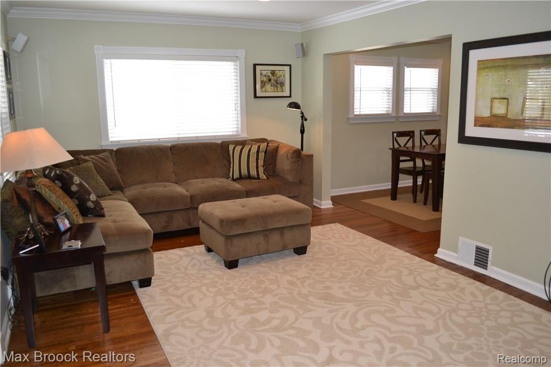 1284 Ruffner Avenue Birmingham, MI 48009 - Photo 3 of 21 Family Room