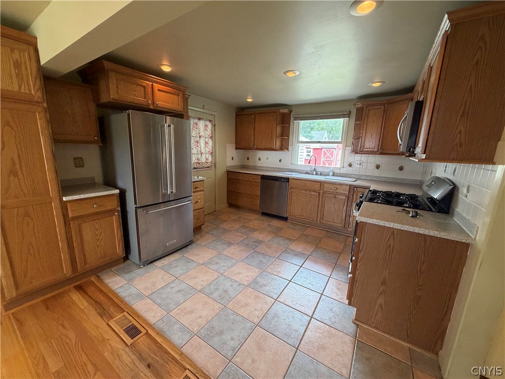 108 Castle Road Clay, NY 13212 - Photo 10 of 48 Lots of cabinet space!