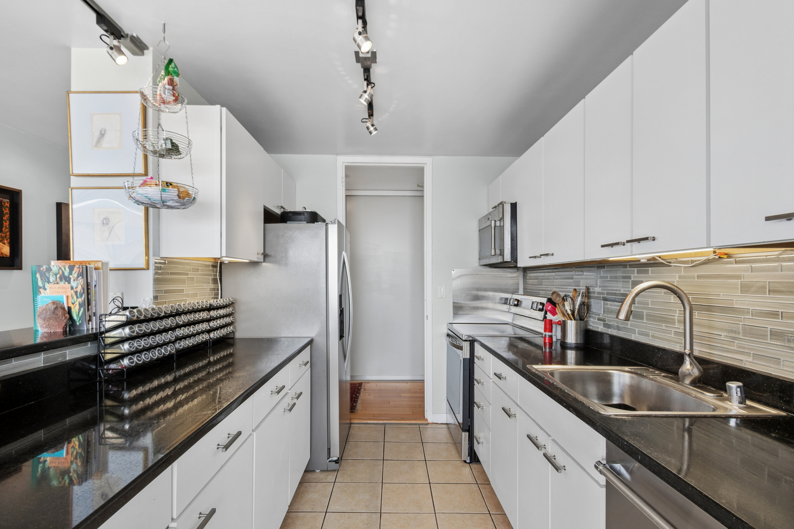 655 West Irving Park Road, Unit 2301 Chicago, IL 60613 - Photo 13 of 48