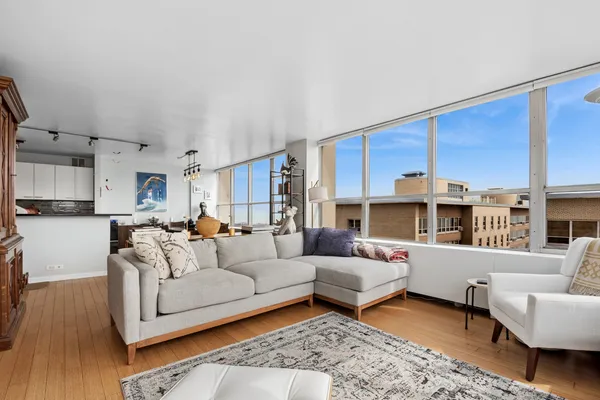 $335,000 | 655 West Irving Park Road, Unit 2301, Chicago, IL 60613