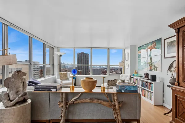 $335,000 | 655 West Irving Park Road, Unit 2301, Chicago, IL 60613