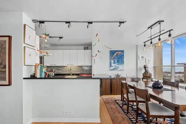 $335,000 | 655 West Irving Park Road, Unit 2301, Chicago, IL 60613